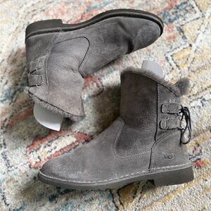 Ugg Naiyah lace-back genuine
Australian boots